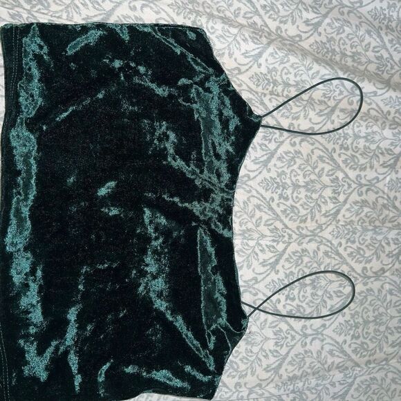 Green velvet and Flowy striped crop top bundle size S - Picture 3 of 4